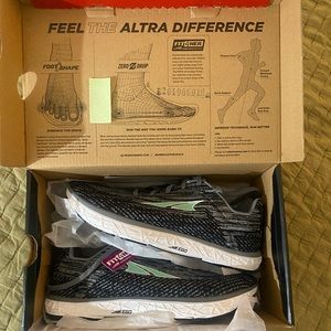 BRAND NEW Altra Ego Escalante 2 Size 9